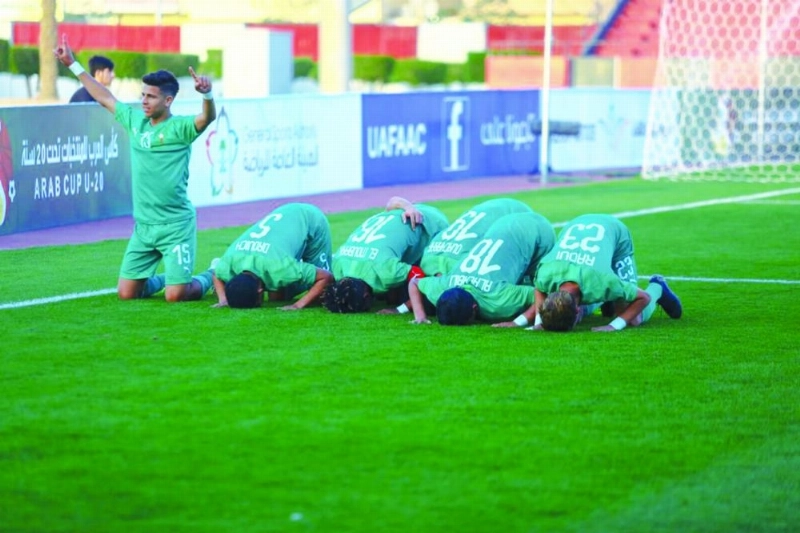 سجود لاعبي المغرب فرحا بالتأهل (مكة)