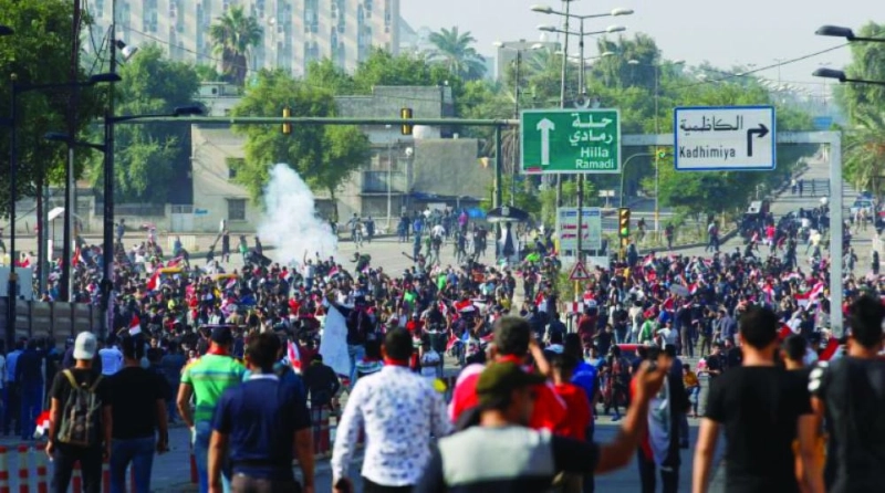 الأمن يواجه المتظاهرين في بغداد (مكة)