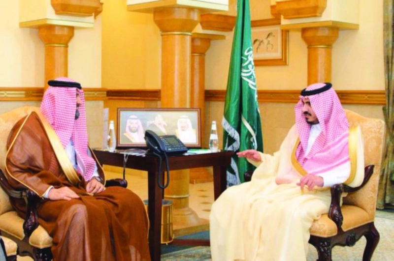 بدر بن سلطان خلال استقباله فهد سندي (واس)