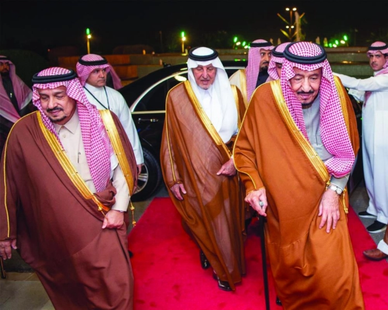 الملك سلمان لدى وصوله إلى ميدان الملك عبدالعزيز للفروسية في الرياض