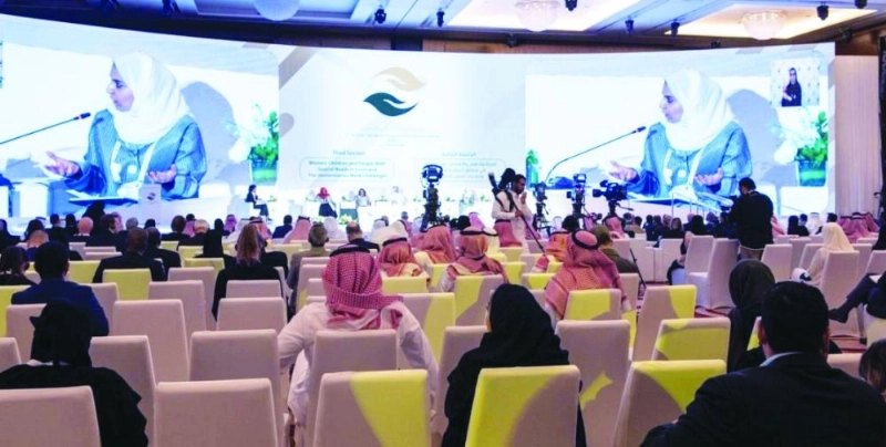 من الجلسة العلمية بالمنتدى