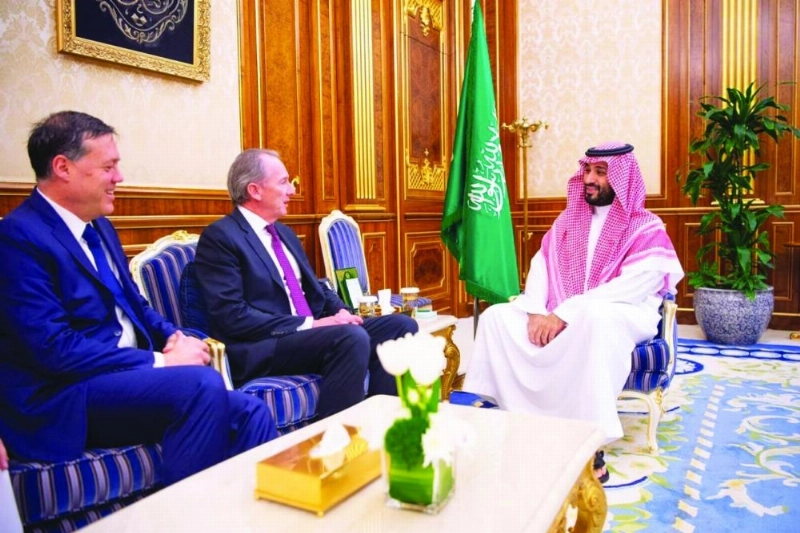 الأمير محمد بن سلمان لدى لقائه جيمس غورمان أمس (واس)