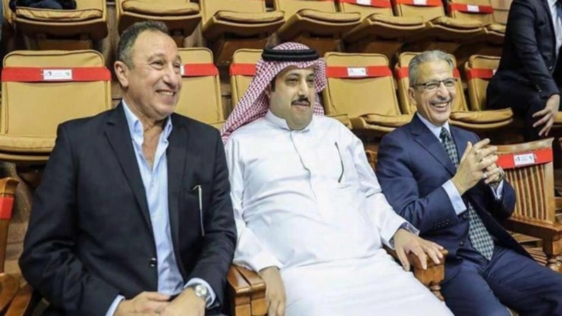 آل الشيخ متوسطا الوزير أحمد قطان والخطيب قبل عامين بالأهلي (مكة)