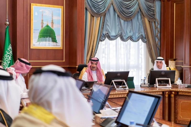 فيصل بن سلمان خلال ترؤسه الاجتماع (مكة)