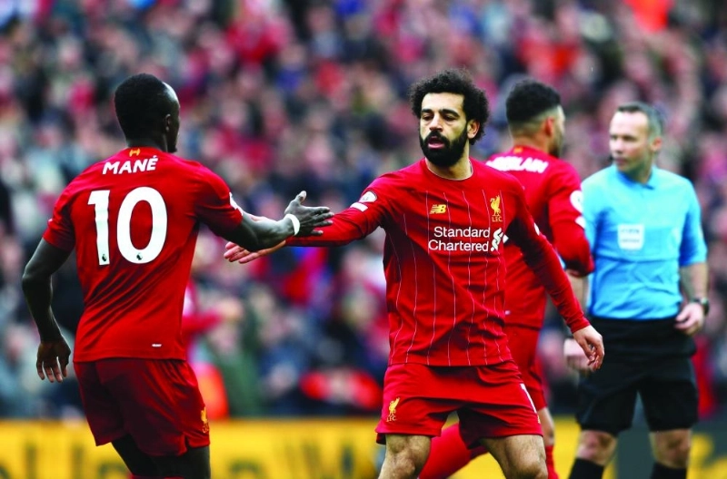 محمد صلاح وساديو ماني يحتفلان بالفوز أمس (موقع ليفربول)