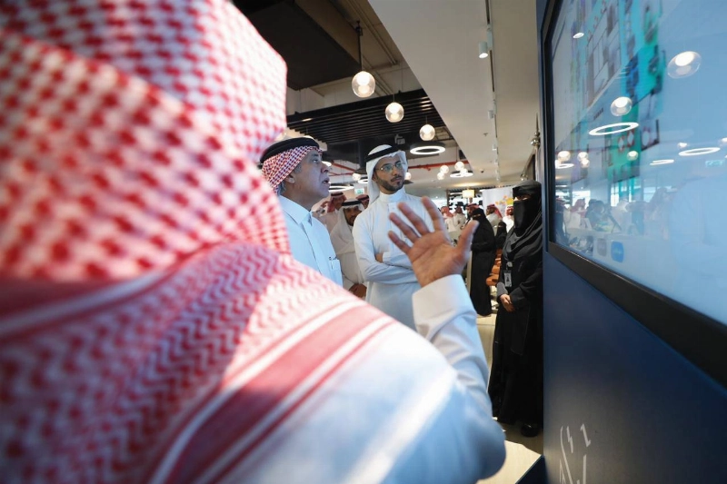 تدشين المركز السعودي للأعمال الاقتصادية