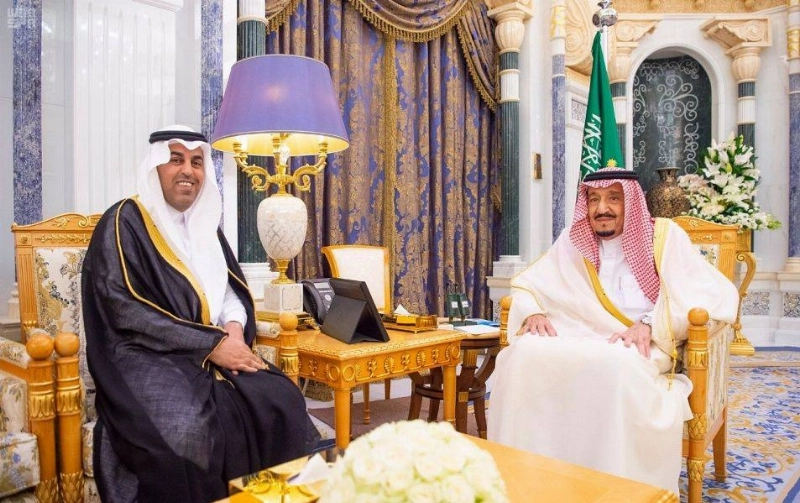خادم الحرمين الشريفين أثناء استقبال رئيس البرلمان العربي