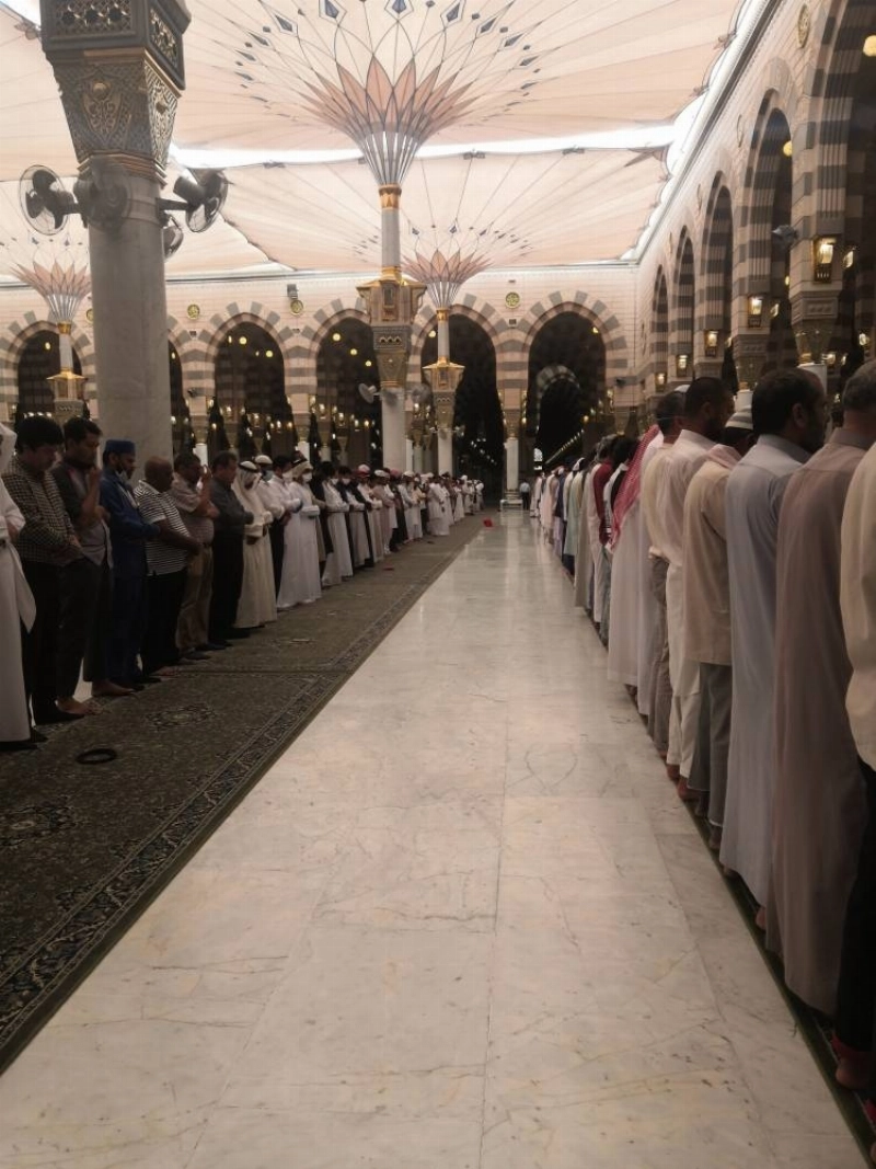 مسافات احترازية بين صفوف المصلين (أحمد القثمي)