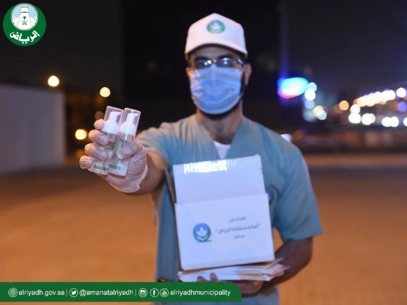 أمانة الرياض تبدأ بتوزيع معقمها مجانا في 25 موقعا