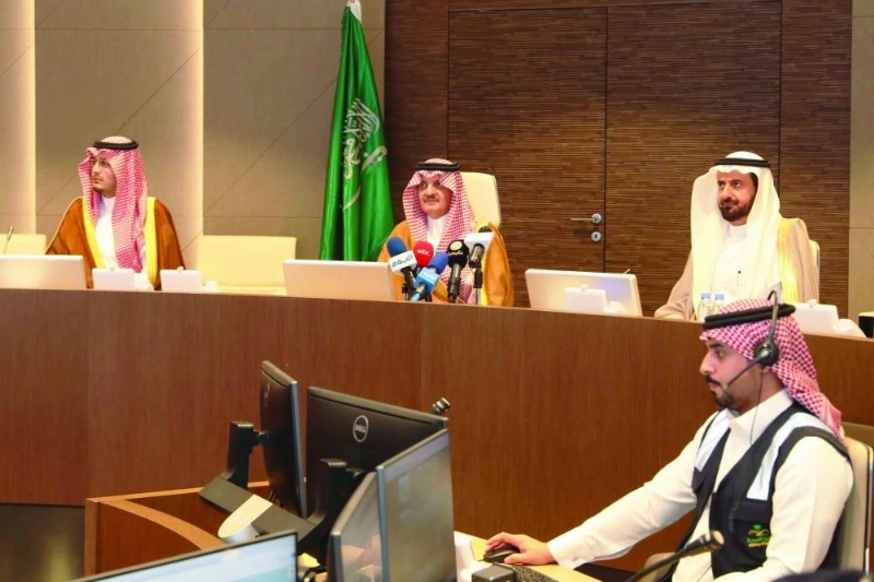 سعود بن نايف وأحمد بن فهد وتوفيق الربيعة خلال الزيارة (مكة)