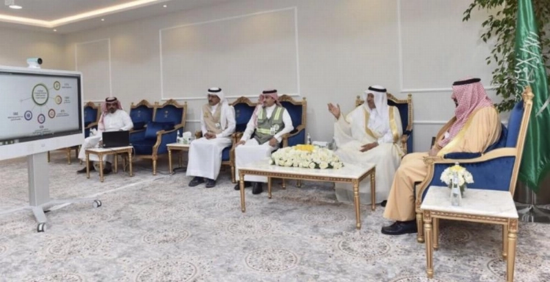 جلوي بن عبدالعزيز خلال لقائه منسوبي الأمانة (مكة)