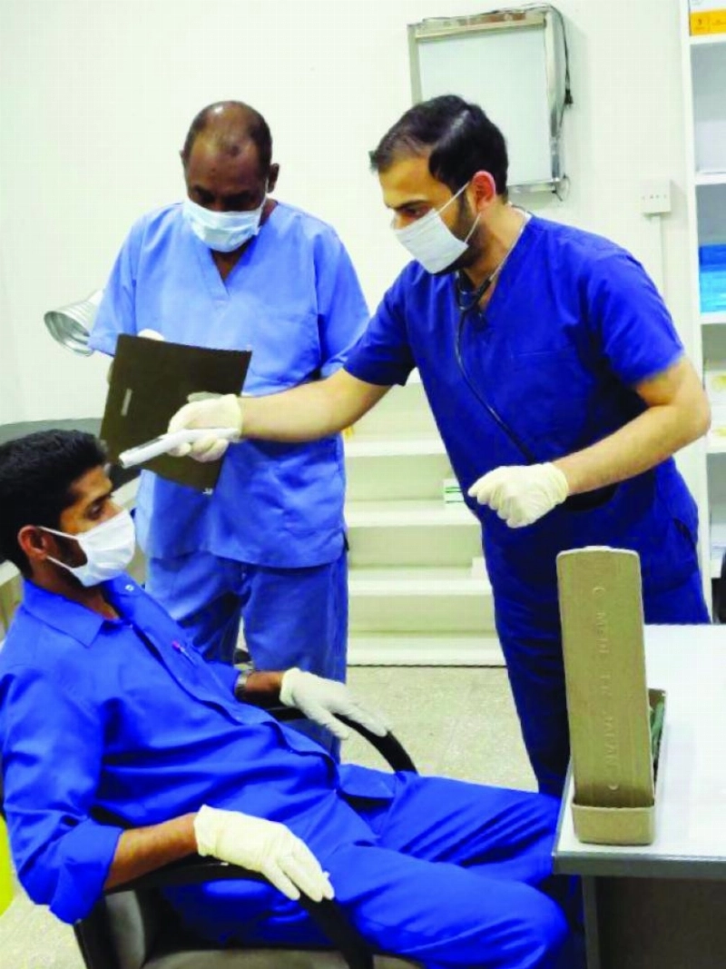 فحص أحد العاملين (مكة)