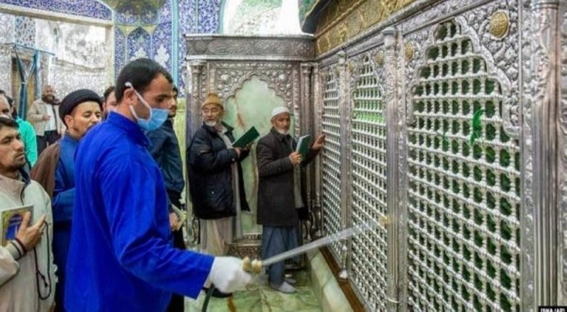 إيرانيون يواصلون زيارة الأضرحة (مكة)