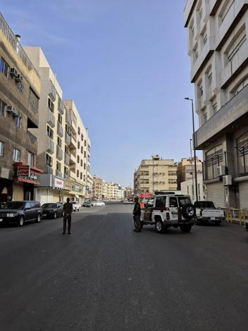 نقاط التفتيش داخل الأحياء بعد منع التجول الجزئي (حى الجمعة) (أحمد القثمي - المدينة المنورة)