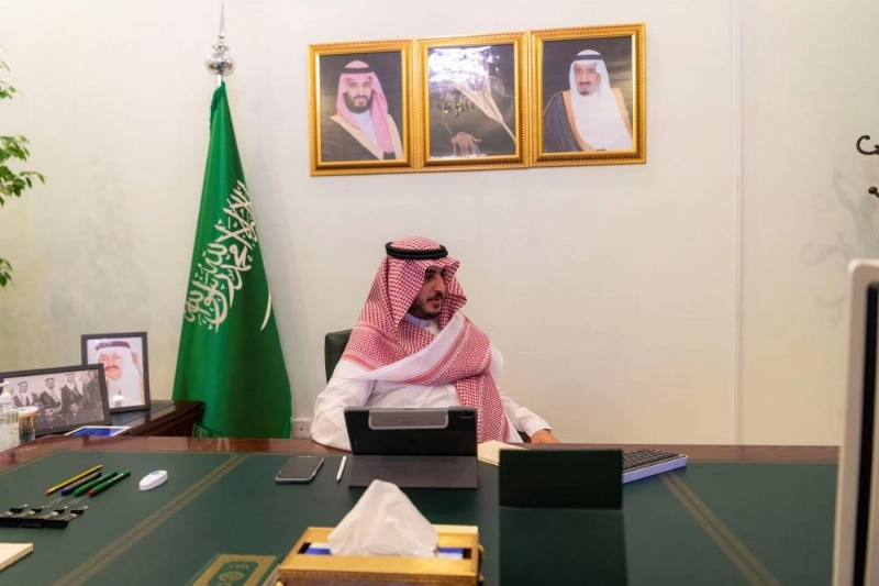 فيصل بن نواف خلال الاجتماع المرئي (مكة)
