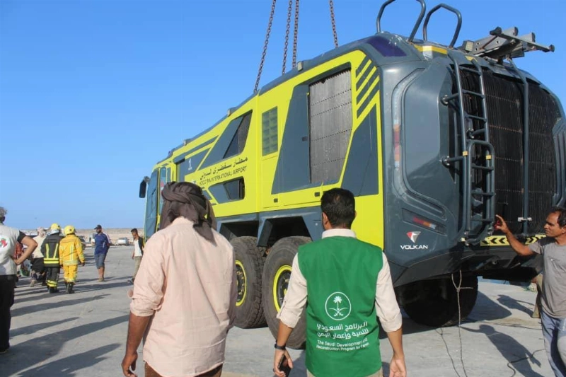 "إعمار اليمن" يدشن مشروعين لدعم أنظمة السلامة في مطار سقطرى وتيسير تنقلات أهاليها