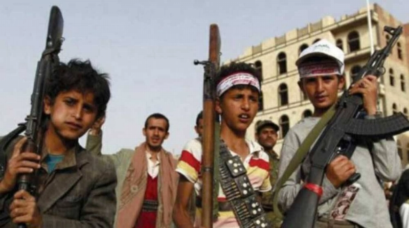 أطفال صغار تحشدهم ميليشيات الحوثي الإرهابية (مكة)