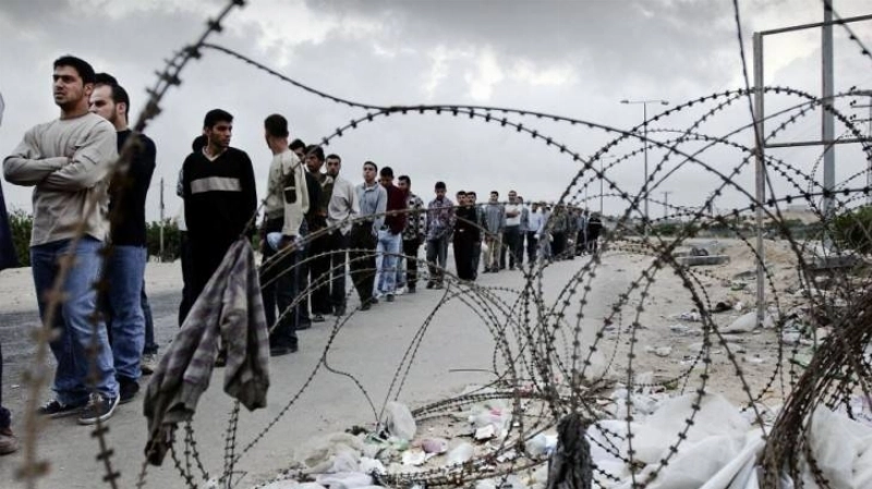 عمال فلسطينيون في غزة (مكة)