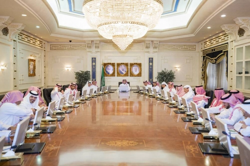 اجتماع سابق لوزير الرياضة برؤساء الأندية بحضور اتحاد القدم ورابطة المحترفين (مكة)