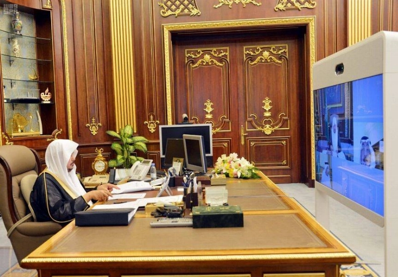 عبد الله آل الشيخ مترئسا الجلسة عن بعد أمس (مكة)