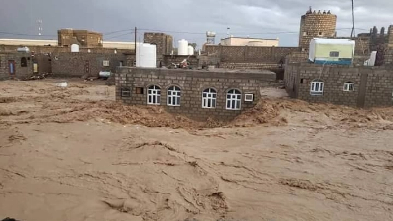 سيول تجتاح منازل النازحين بمأرب (مكة)