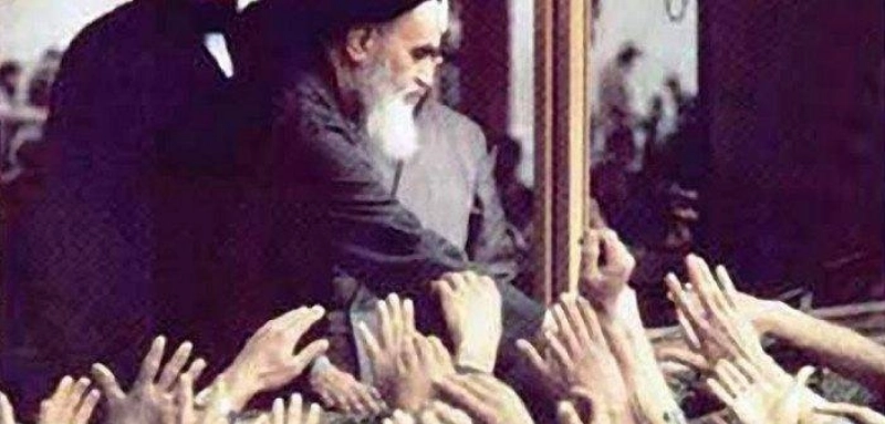ثورة الخميني رسخت أقدام أصحاب العمائم (مكة)