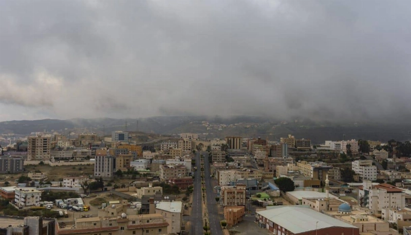 الضباب يغطي أرجاء واسعة في الباحة (مكة)