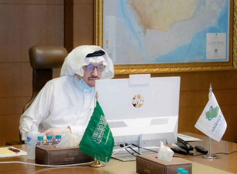 حمد آل الشيخ مترئسا اجتماع المركز الوطني للتعليم الالكتروني (مكة)