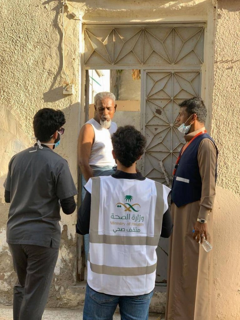 الفرق التوعوية خلال زيارة المنازل بجدة (مكة)