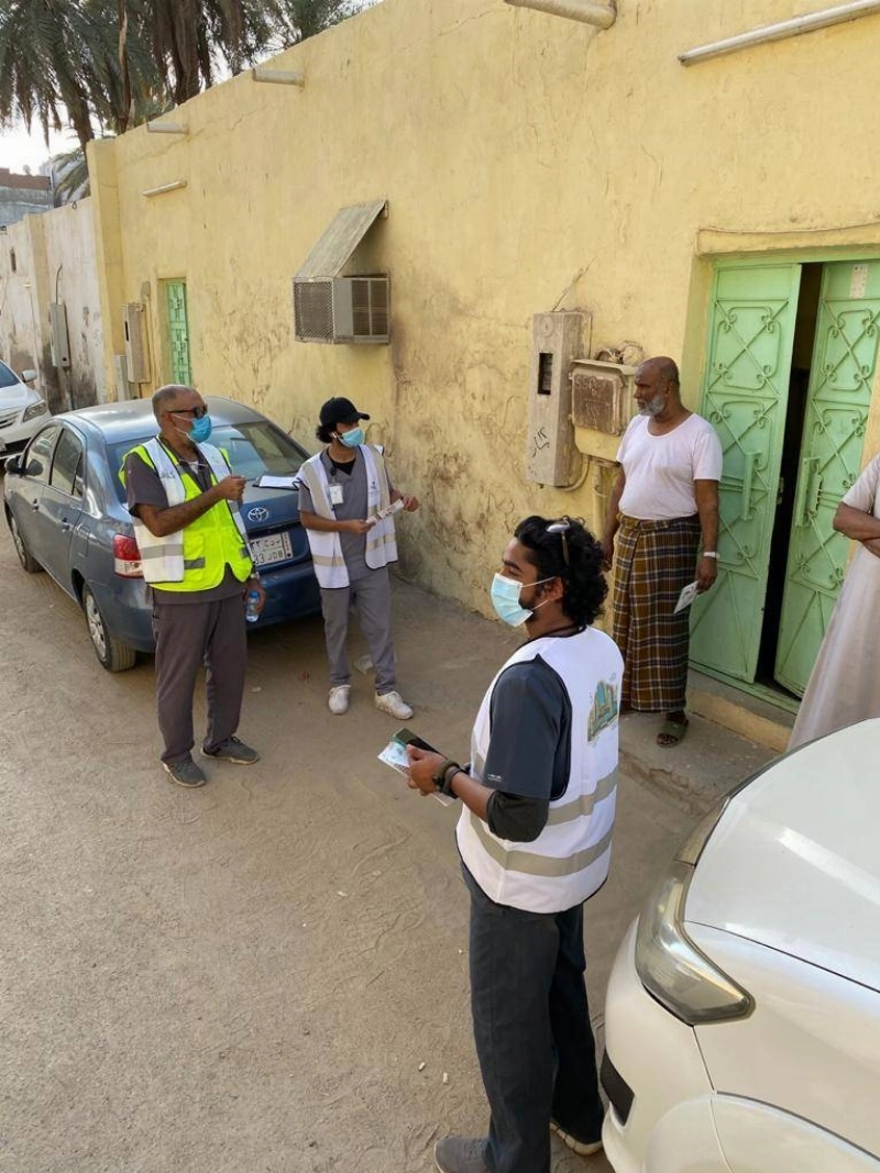 الفرق التوعوية خلال زيارة المنازل بجدة (مكة)