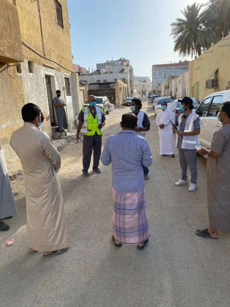 الفرق التوعوية خلال زيارة المنازل بجدة (مكة)