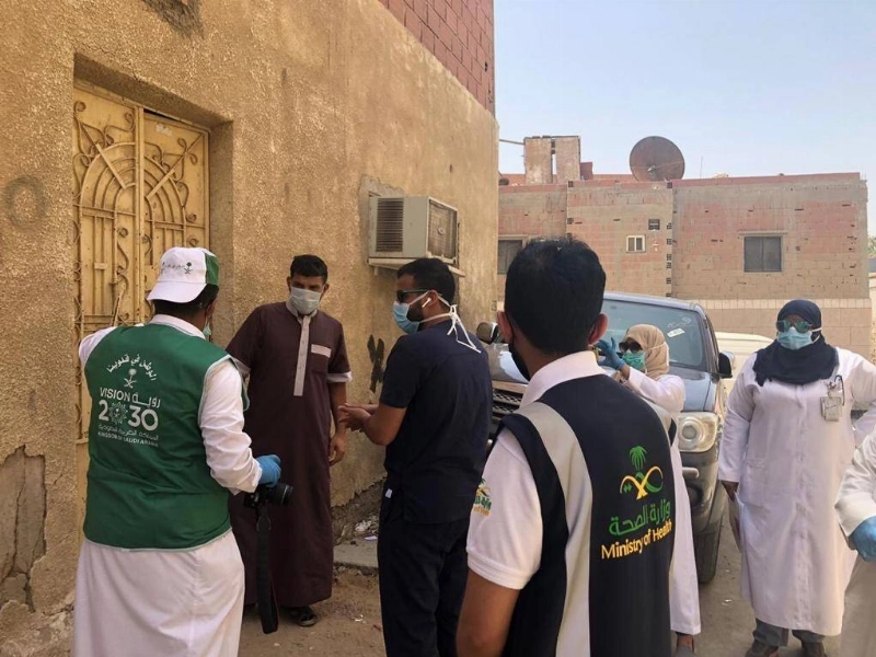 الفرق التوعوية خلال زيارة المنازل بجدة (مكة)