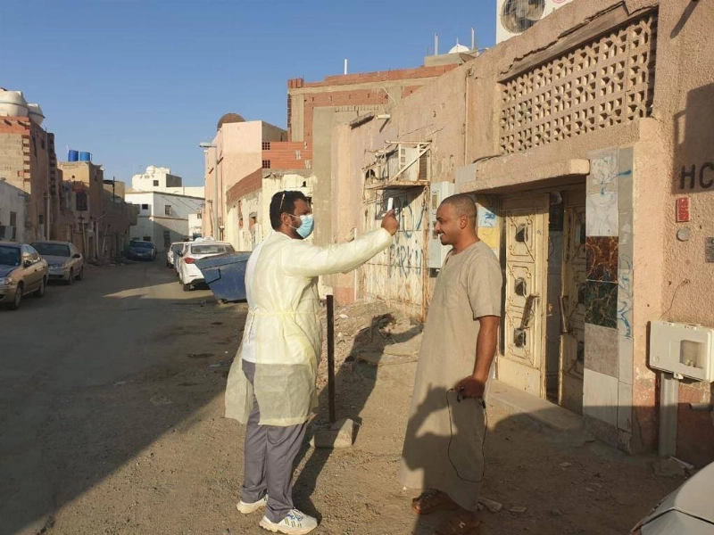 الفرق التوعوية خلال زيارة المنازل بجدة (مكة)
