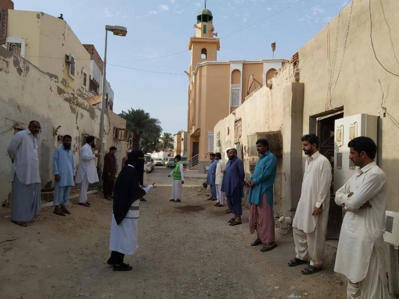 الفرق التوعوية خلال زيارة المنازل بجدة (مكة)