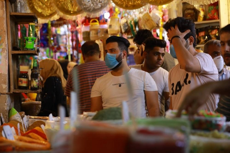 الحياة تعود في شوارع بغداد بعد فك الحظر الجزئي (د ب أ)