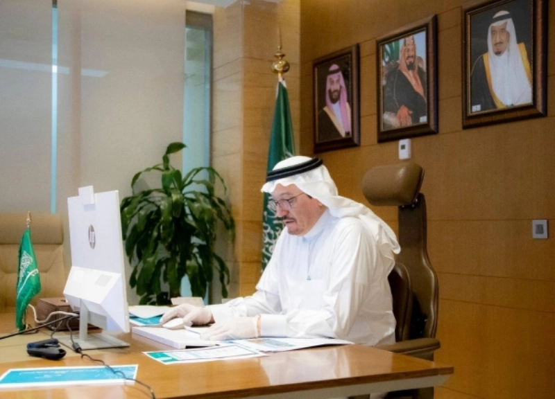 حمد آل الشيخ متحدثا في اللقاء