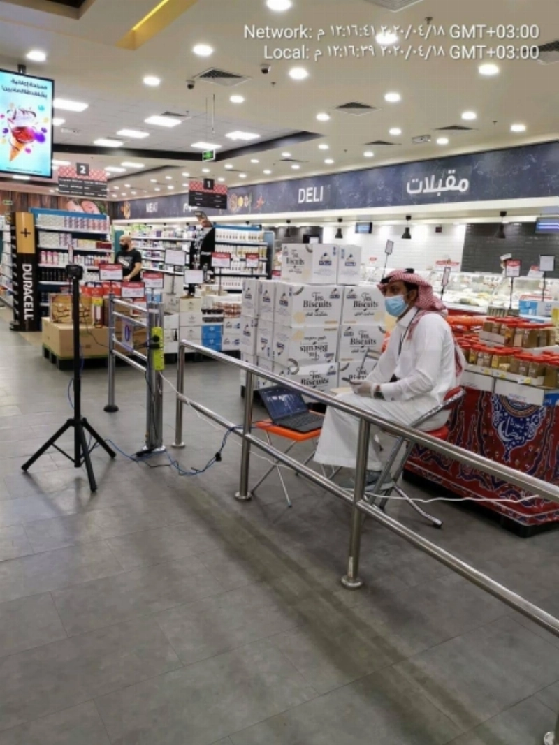 من الإجراءات الاحترازية بمركز تسويق (مكة)