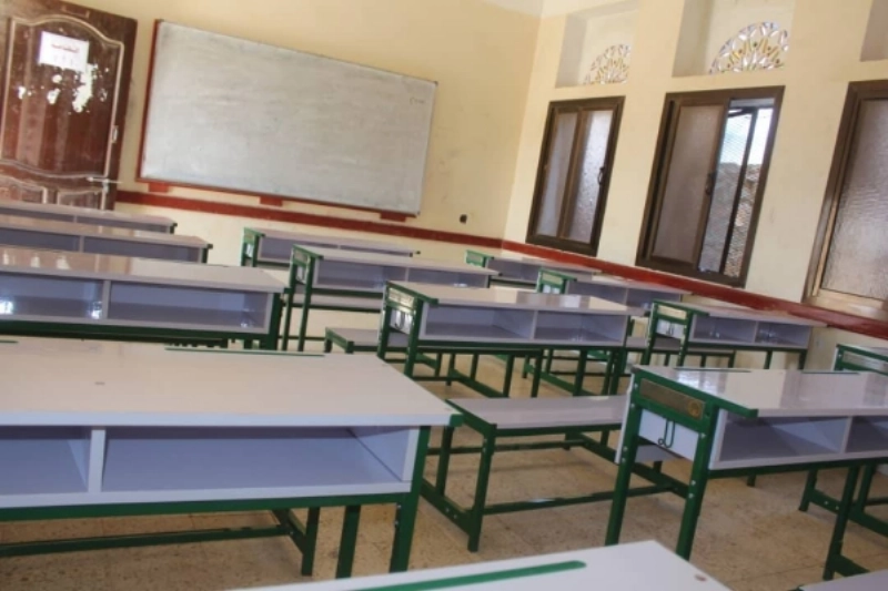 مقاعد مدرسية من البرنامج السعودي لتنمية وإعمار اليمن (مكة)