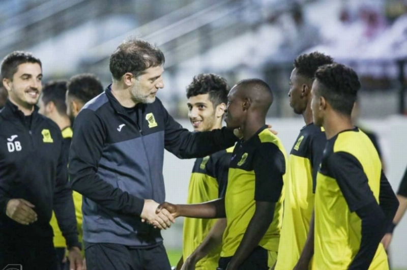 سلافين بيليتش قبل حصة تدريبية للاتحاد (مكة)
