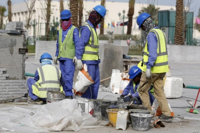 عمال أجانب يعملون في قطر (مكة)