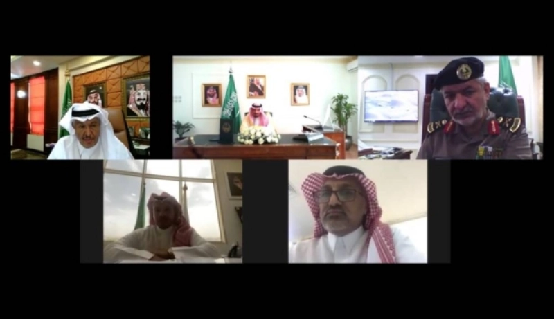 مشاركون في الاجتماع المرئي (مكة)