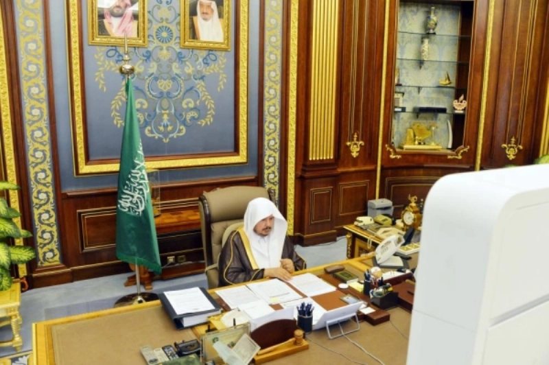 عبدالله آل الشيخ مترئسا جلسة الشورى عن بعد (مكة)