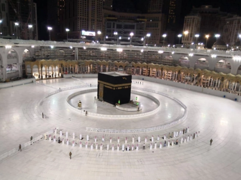 التباعد الاجتماعي خلال صلاة التراويح (مكة)