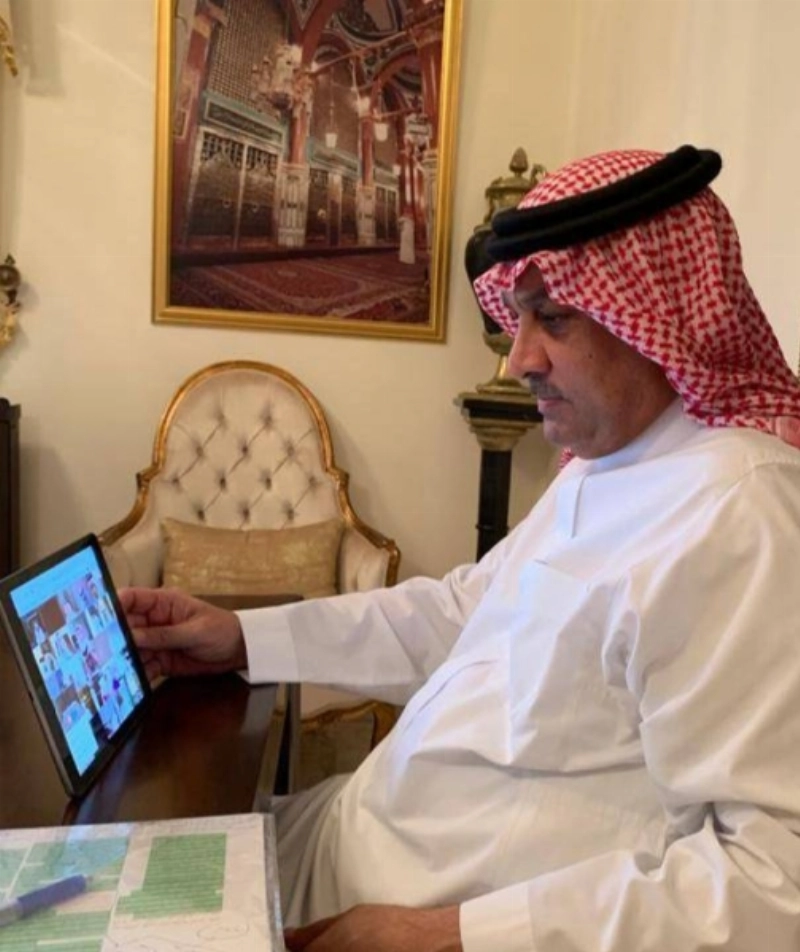أيمن فاضل خلال الاجتماع (مكة)