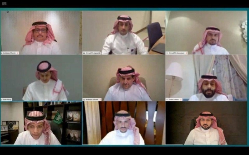 المشاركون في الجلسة (وزارة المالية)