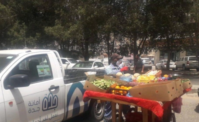 أمانة محافظة جدة أثناء حملتها ورقابتها المكثفة على الباعة الجائلين المخالفين