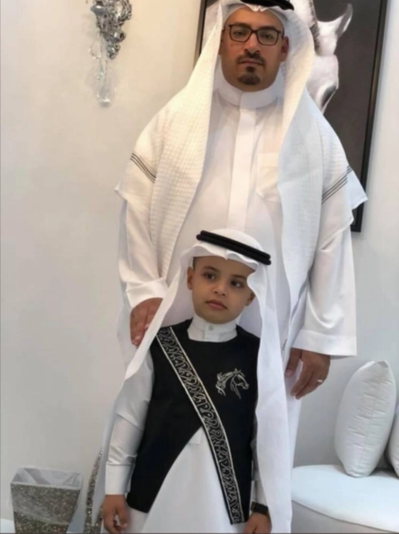 الفقيد مع ابنه الوحيد (مكة)