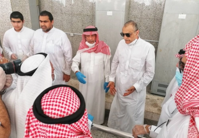 عبدالله ومحيي الدين صالح كامل يتلقيان التعازي