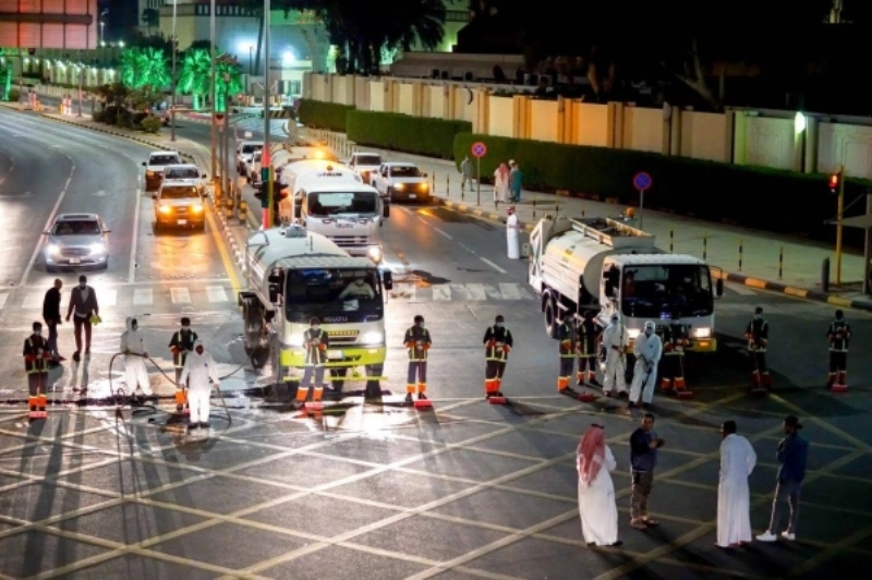 فرق الأمانة خلال تعقيم الطرق (مكة)