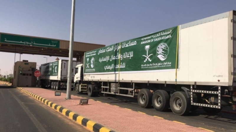 الشاحنات السعودية في معبر الوديعة (واس)